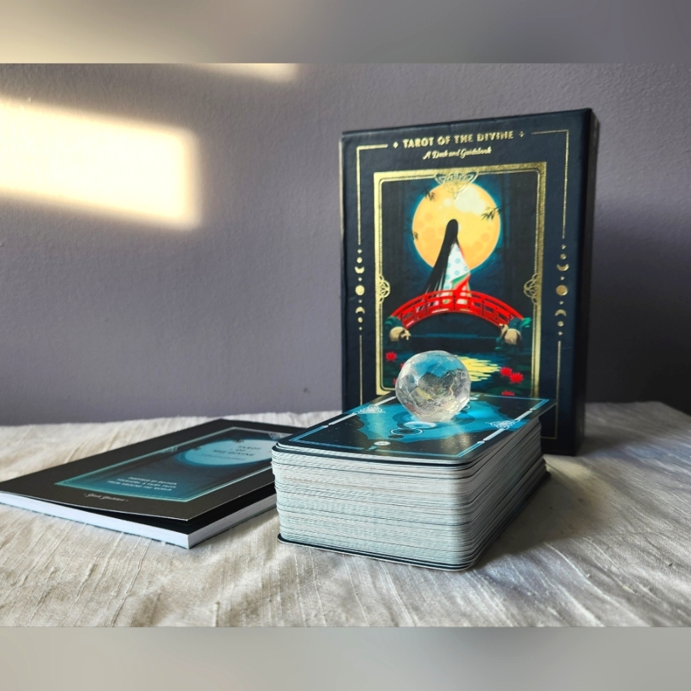TAROT CARD DECK AND BOOK - TAROT OF THE DIVINE